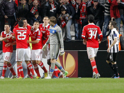 Na Europa, o Benfica forou o <i>bye bye</i> do Newcastle